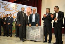 گزارش تصویری از اهداء جوایز  در همایش تجلیل از پرفسور علی اکبر جلالی چهره ماندگار شهرستان شاهرود 